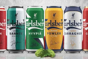Carlsberg świętuje 30 lat z Liverpool FC. Czerpali z legendarnych strojów